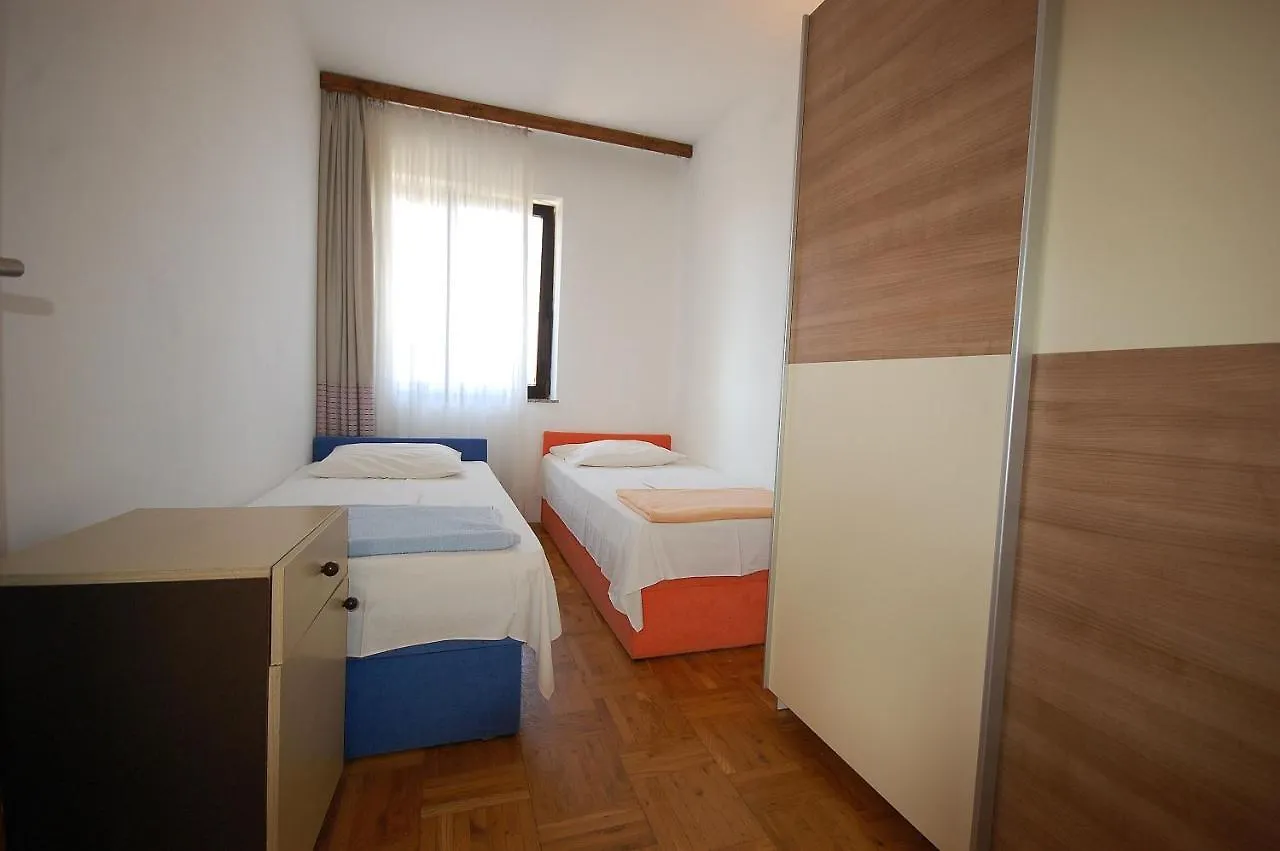 Apartments Pero Malinska 0*,